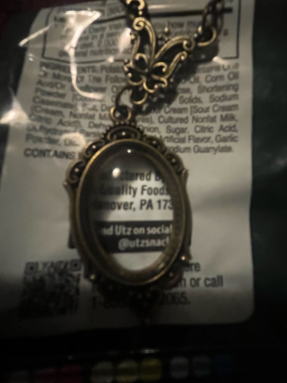 Antique-Style Gold Small Oval Magnifying Glass Pendant Necklace NWT Wearable - Picture 4 of 7